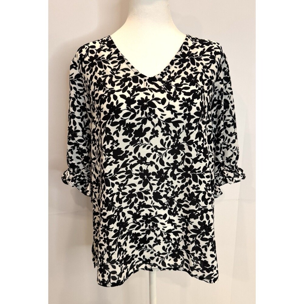 Well Worn Women's M Black White Floral V-Neck Blouse 3/4 Sleeve NWT